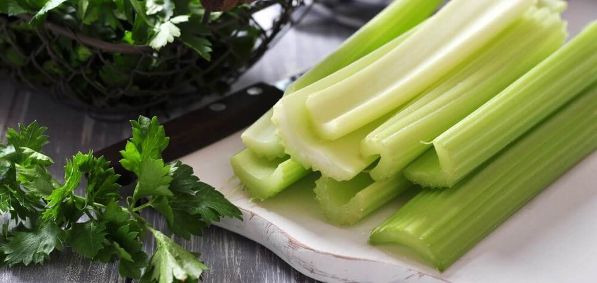 Сельдерей с минимумом калорий: почему этот овощ стоит добавить в рацион