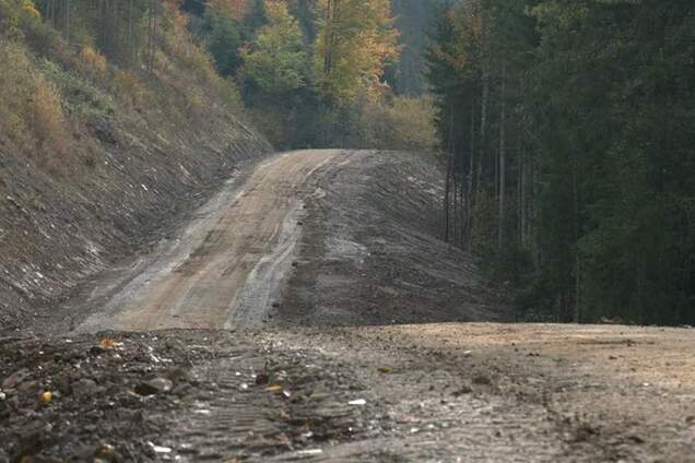 Топ-чиновника Госвосстановления подозревают в интересе к возобновлению строительства скандальной дороги на Буковель и восстановлении Бородянки – СМИ