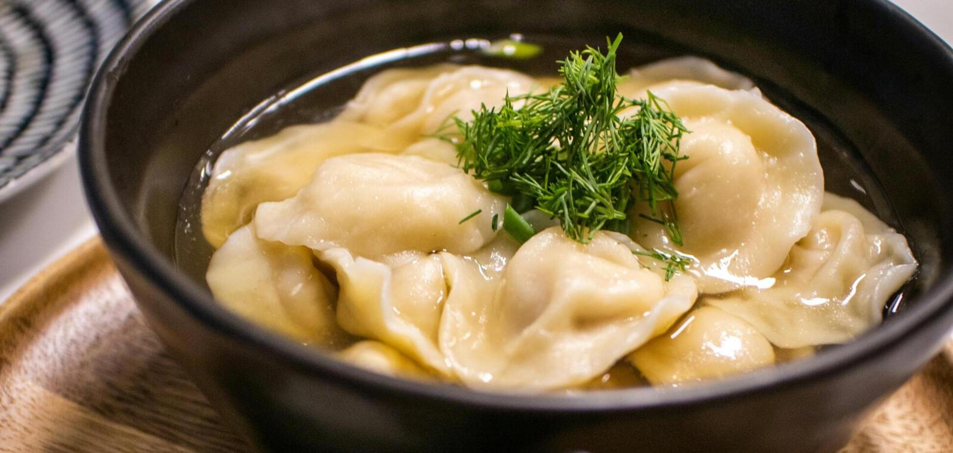 Зимний сытный пельменный суп для обеда: рецепт вкусного блюда за 20 минут