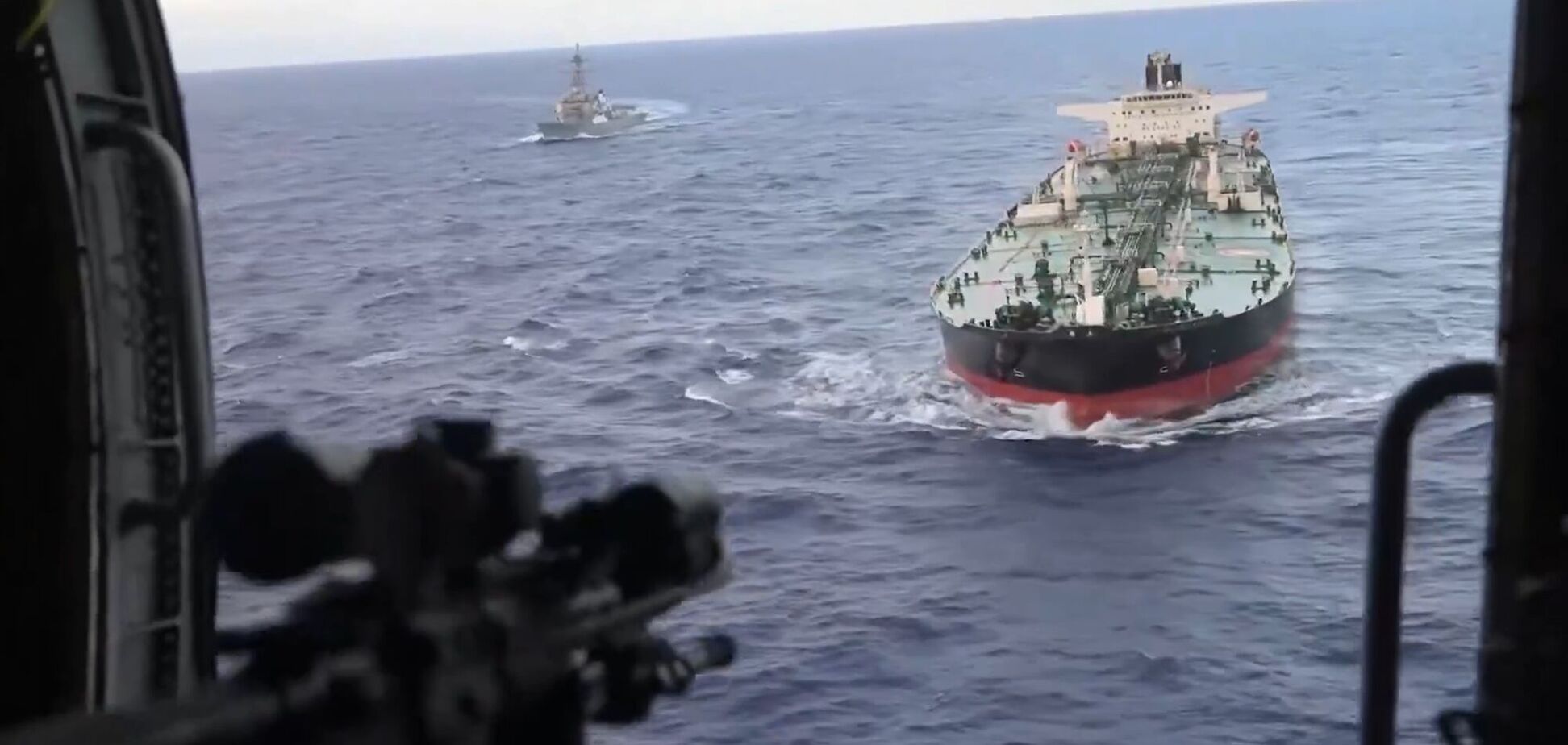Военные США перехватили еще один танкер теневого флота России: что известно. Видео