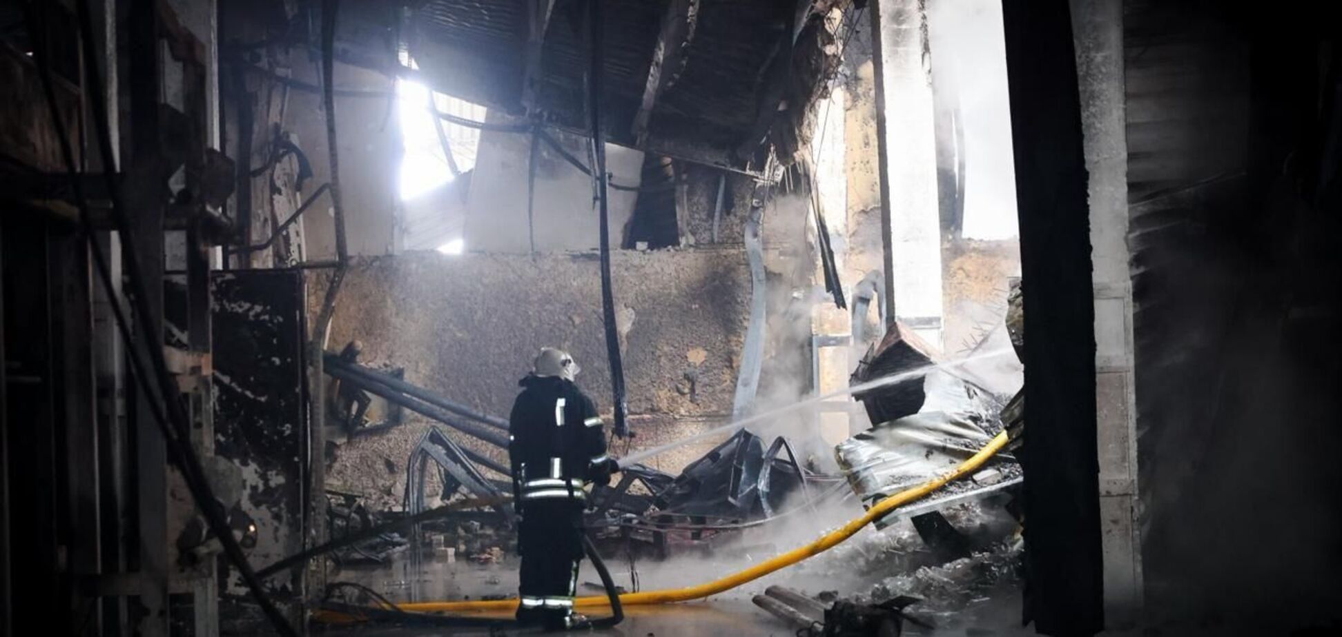 Удар РФ по предприятию на Харьковщине 20 февраля: из-под завалов достали тела людей. Фото