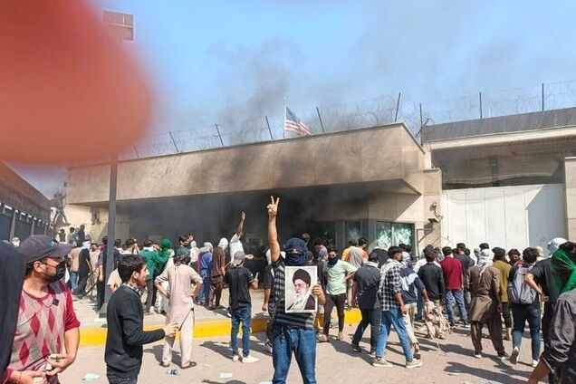 В Пакистане протестующие штурмовали посольство США, есть погибшие и раненые