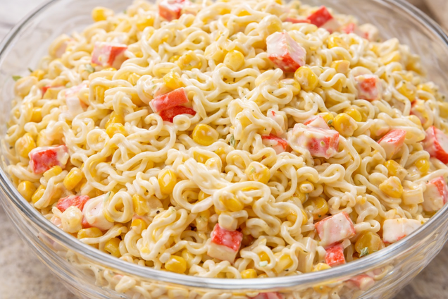 Очень вкусный и бюджетный салат из мивины: готовится элементарно