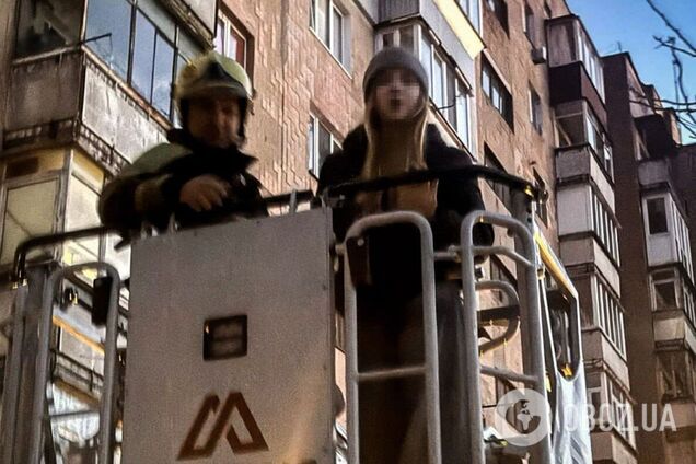 На Київщині врятували дівчинку-підлітка: зняли з даху балкону на дев’ятому поверсі. Фото