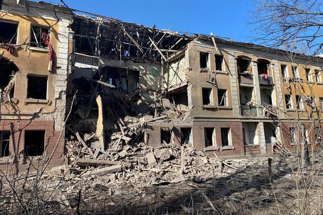 Оккупанты ударили КАБами по Славянску: два человека погибли, 17 ранены. Фото и видео