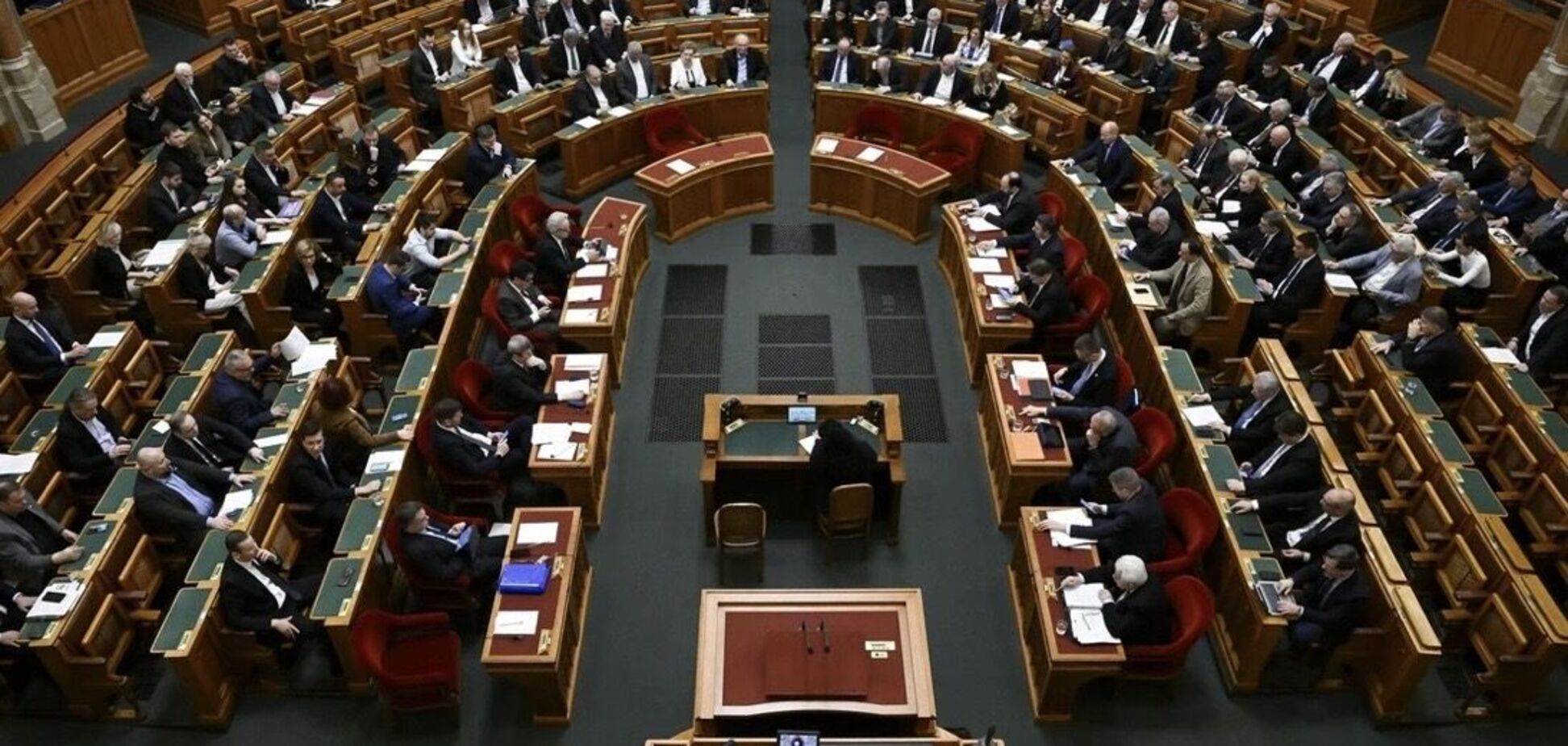 Парламент Венгрии одобрил резолюцию, отвергающую членство Украины в ЕС и предоставление помощи