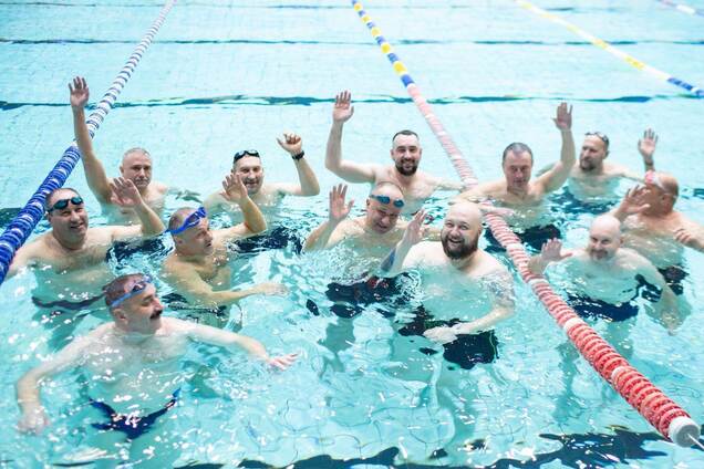 Під керівництвом призера Олімпіади. 'Метінвест' запровадив програму реабілітації ветеранів за допомогою плавання