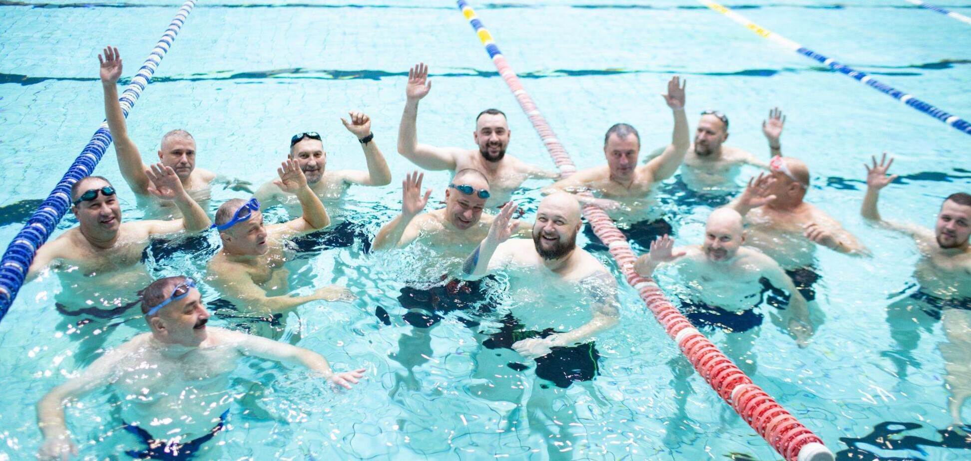 Під керівництвом призера Олімпіади. 'Метінвест' запровадив програму реабілітації ветеранів за допомогою плавання