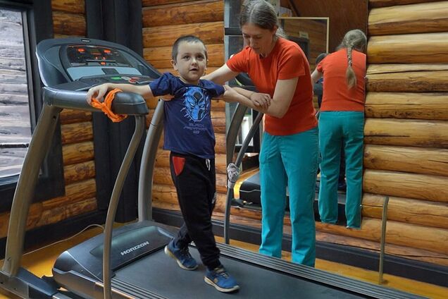 Рятуючи дитинство: як уже 10 років працює програма 'Реабілітація поранених дітей' Фонду Ріната Ахметова