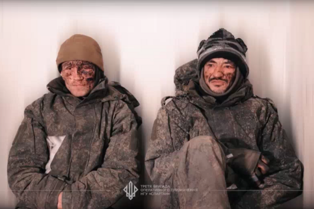Трое – бывшие зеки, четвертый – инвалид: украинские военные на примере пленных показали, кого Россия использует в качестве штурмовиков. Видео