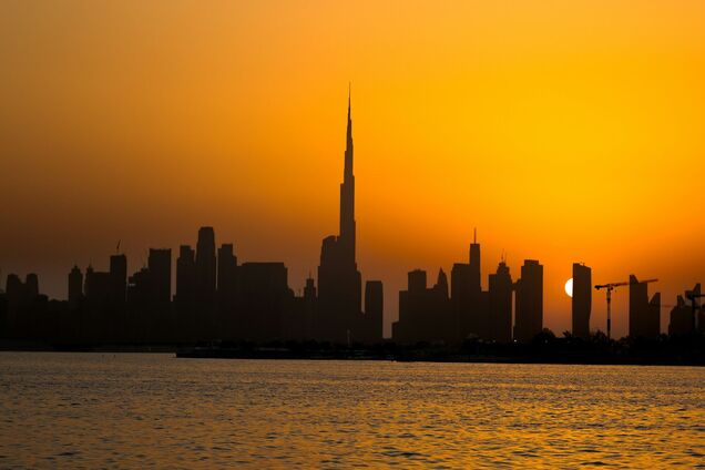 Ілюстрація - захід сонця в Дубай