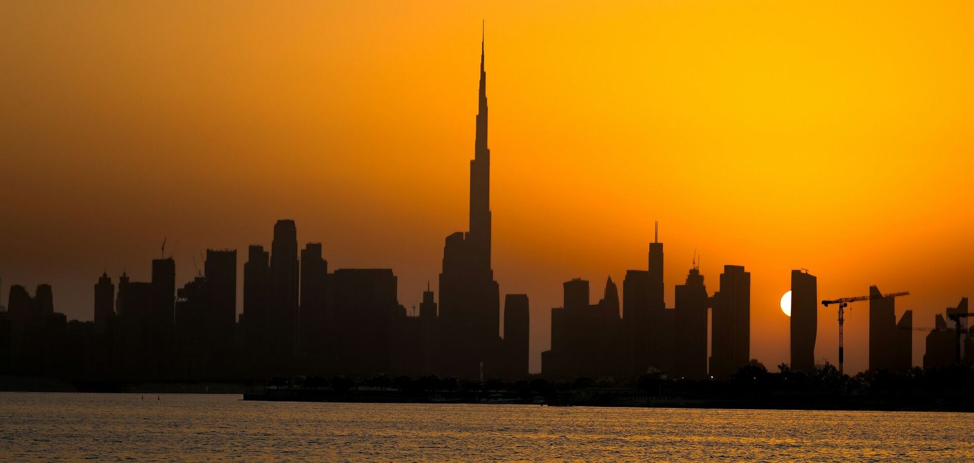 Ілюстрація - захід сонця в Дубай