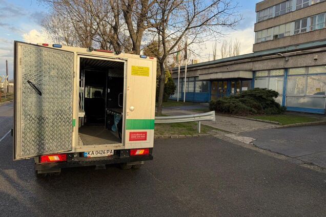 'Надягли кайданки й мішки на голову': інкасатор 'Ощадбанку' розповів, що з ним робили в Угорщині