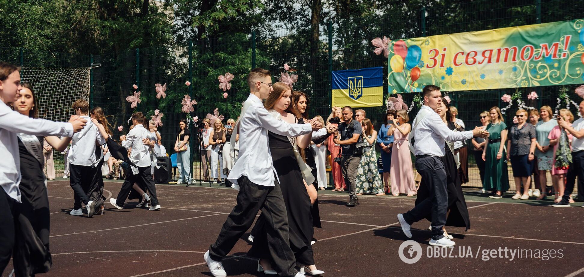 'Вони вибрали шедевр усіх часів'. Мережу захопила ностальгія через пісню для шкільного випускного в 2026 році. Відео