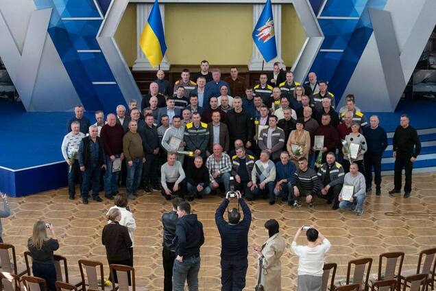 Кличко вручил киевским коммунальщикам 60 знаков отличия от столицы