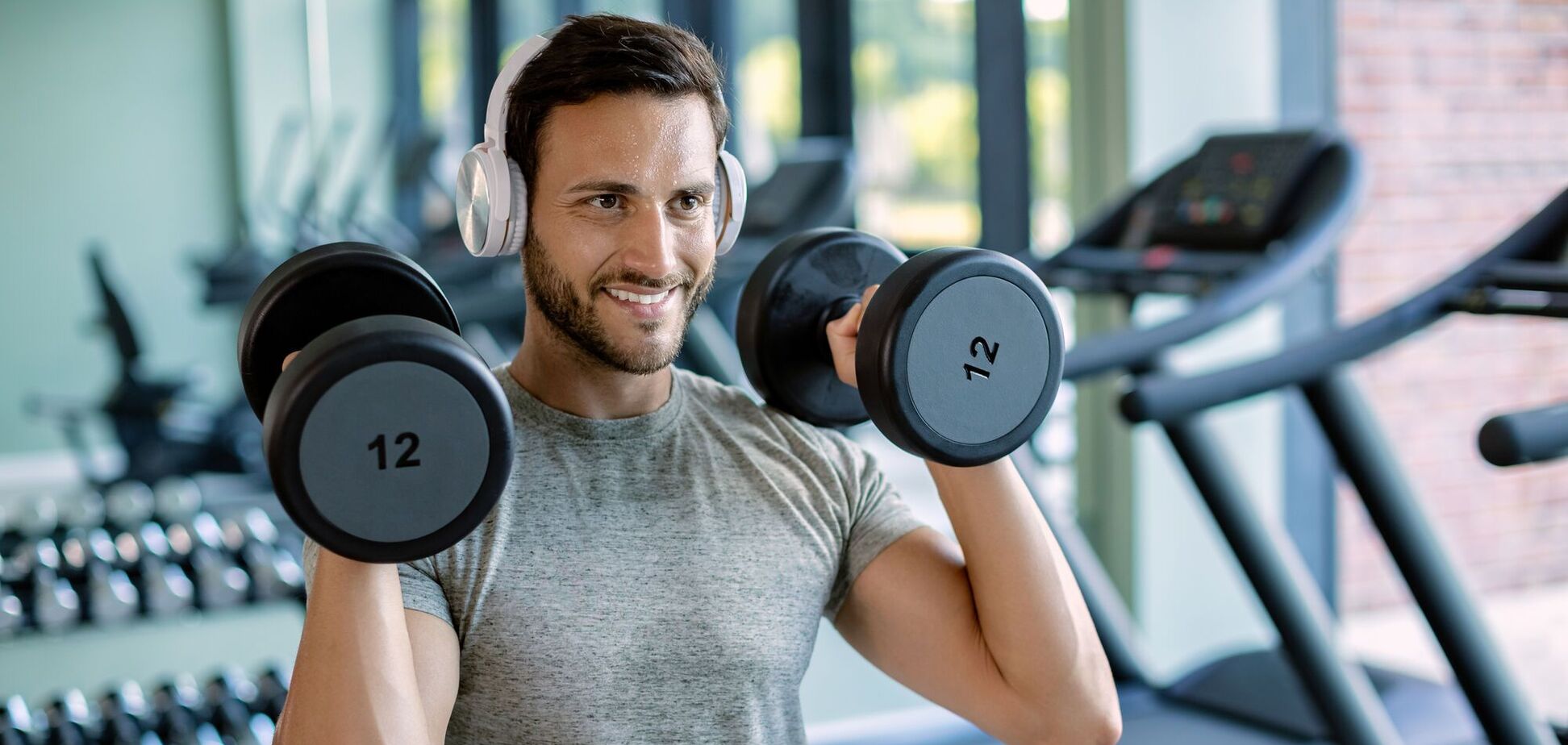 Як швидко привести тіло в форму: ефективне тренування з вільними вагами