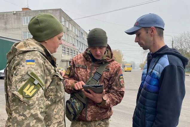 Если остановили представители ТЦК: адвокат объяснила, что нужно сделать перед показом документов