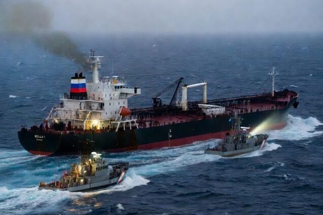 Россия планирует увеличить количество танкеров 'теневого флота' под своим флагом: разведка раскрыла подробности