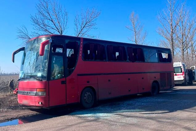Окупанти атакували автобус на Харківщині: загинув водій, постраждали четверо людей. Фото
