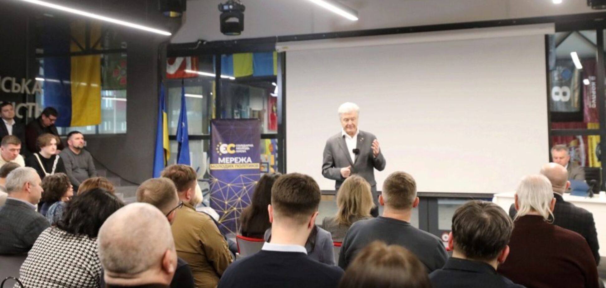 Обʼєднати зусилля всередині та посилити дипломатичний фронт: Порошенко сказав, що має робити Україна в умовах війни на Близькому Сході