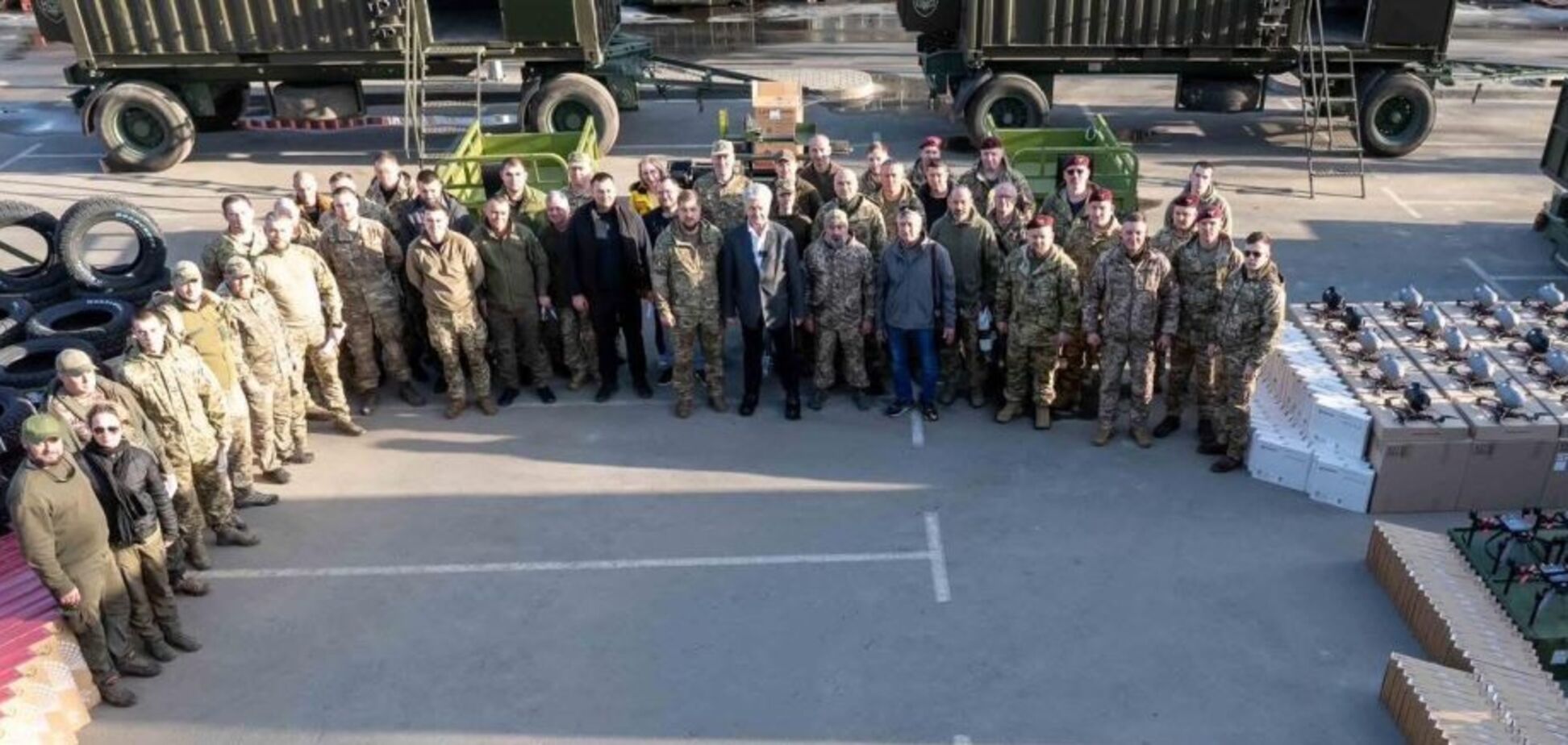 Порошенко передал дроны, квадроциклы, Старлинки и другую технику в 19 подразделений Сил обороны