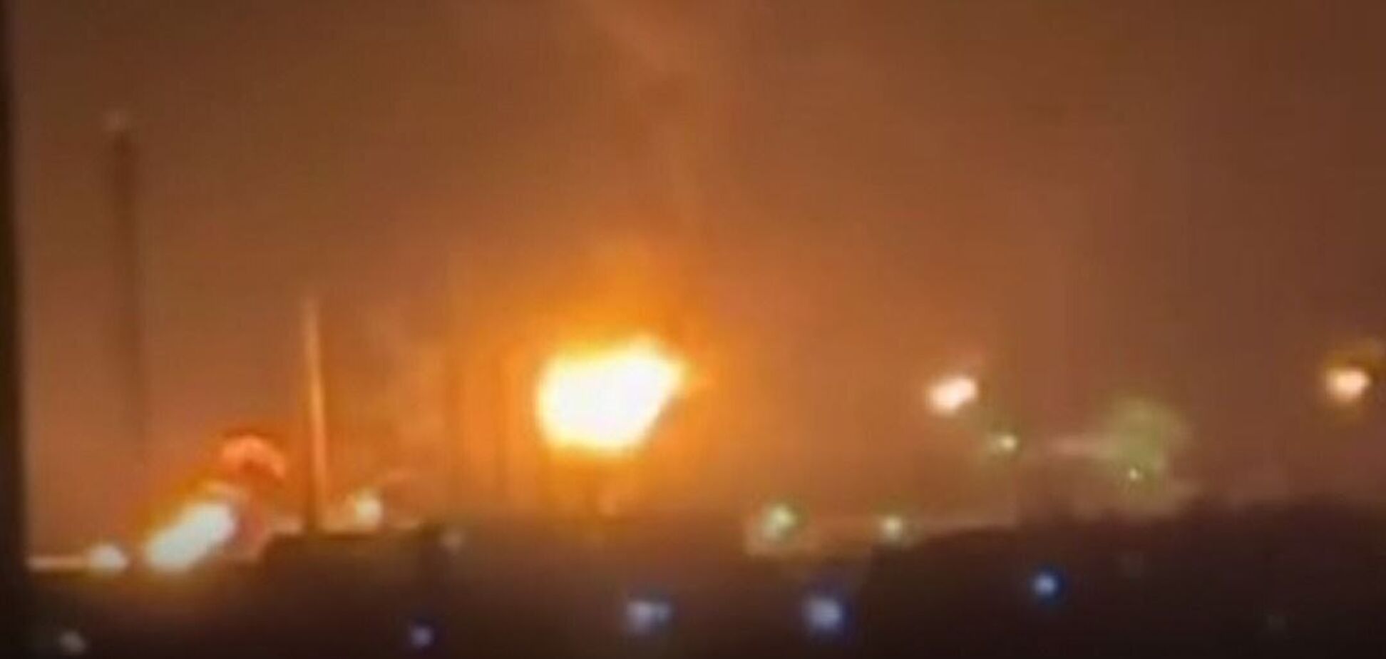 Попадание и пожар: в Генштабе подтвердили украинский удар по 'Афипскому' НПЗ в России