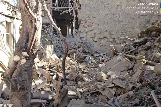 Окупанти вдарили по центру Херсона: постраждали троє дітей