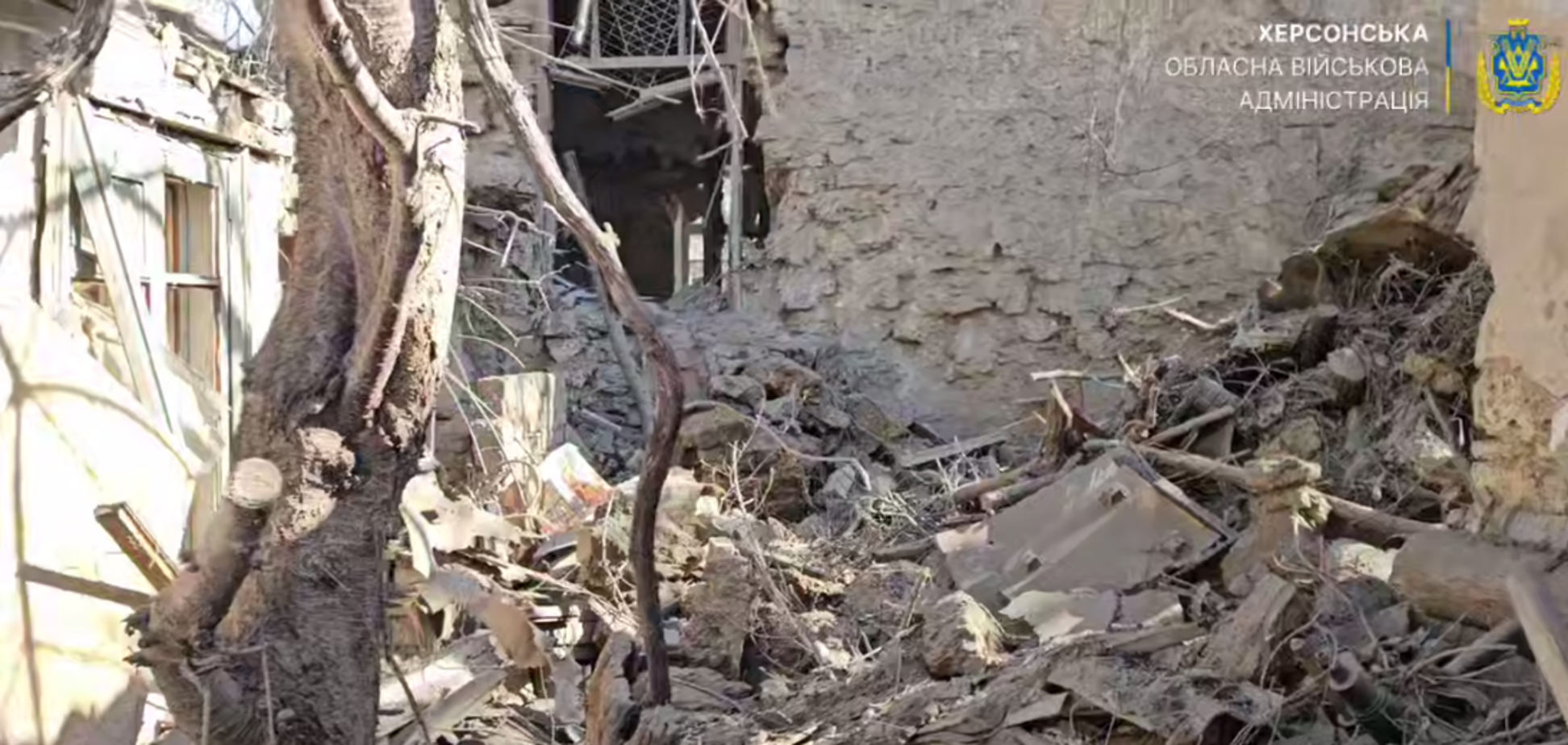 Окупанти вдарили по центру Херсона: постраждали троє дітей