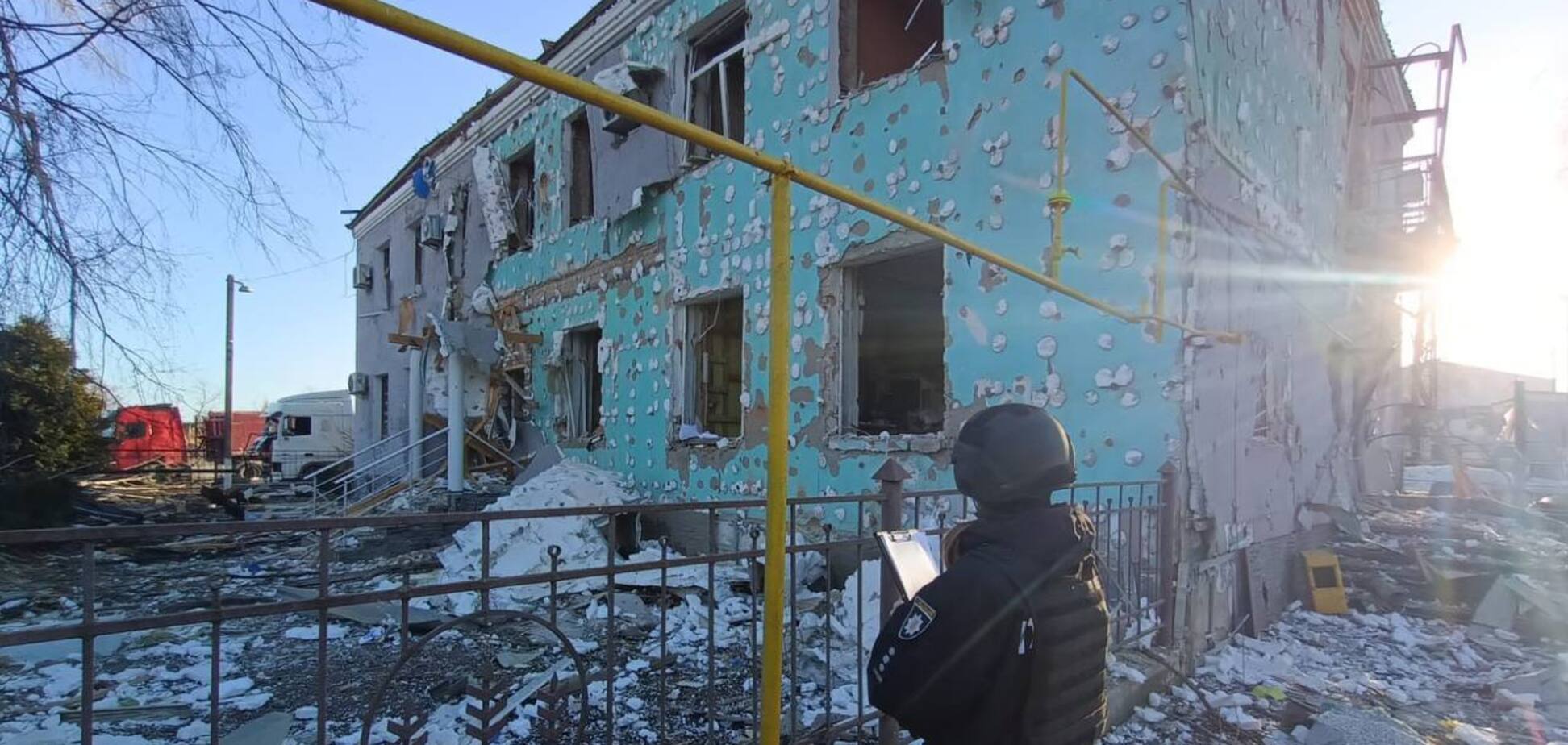 На Сумщині ворожий КАБ влучив у відділення звʼязку: постраждали дві жінки