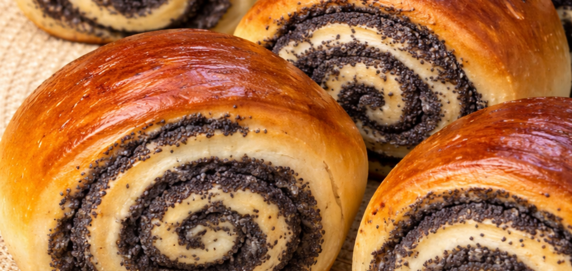 Пышные сладкие булочки с маком: как приготовить в домашних условиях