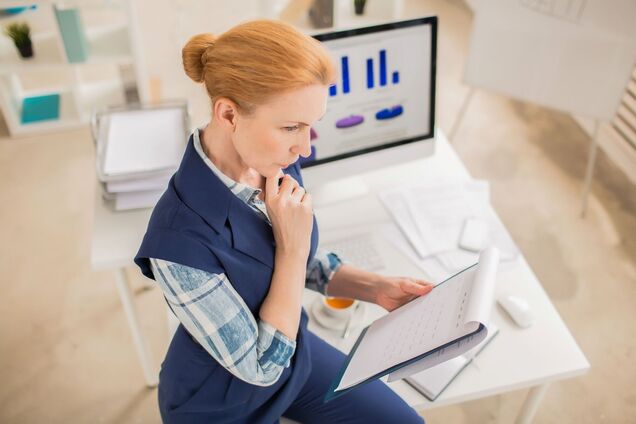 Работа над финансовой отчетностью. Иллюстрация