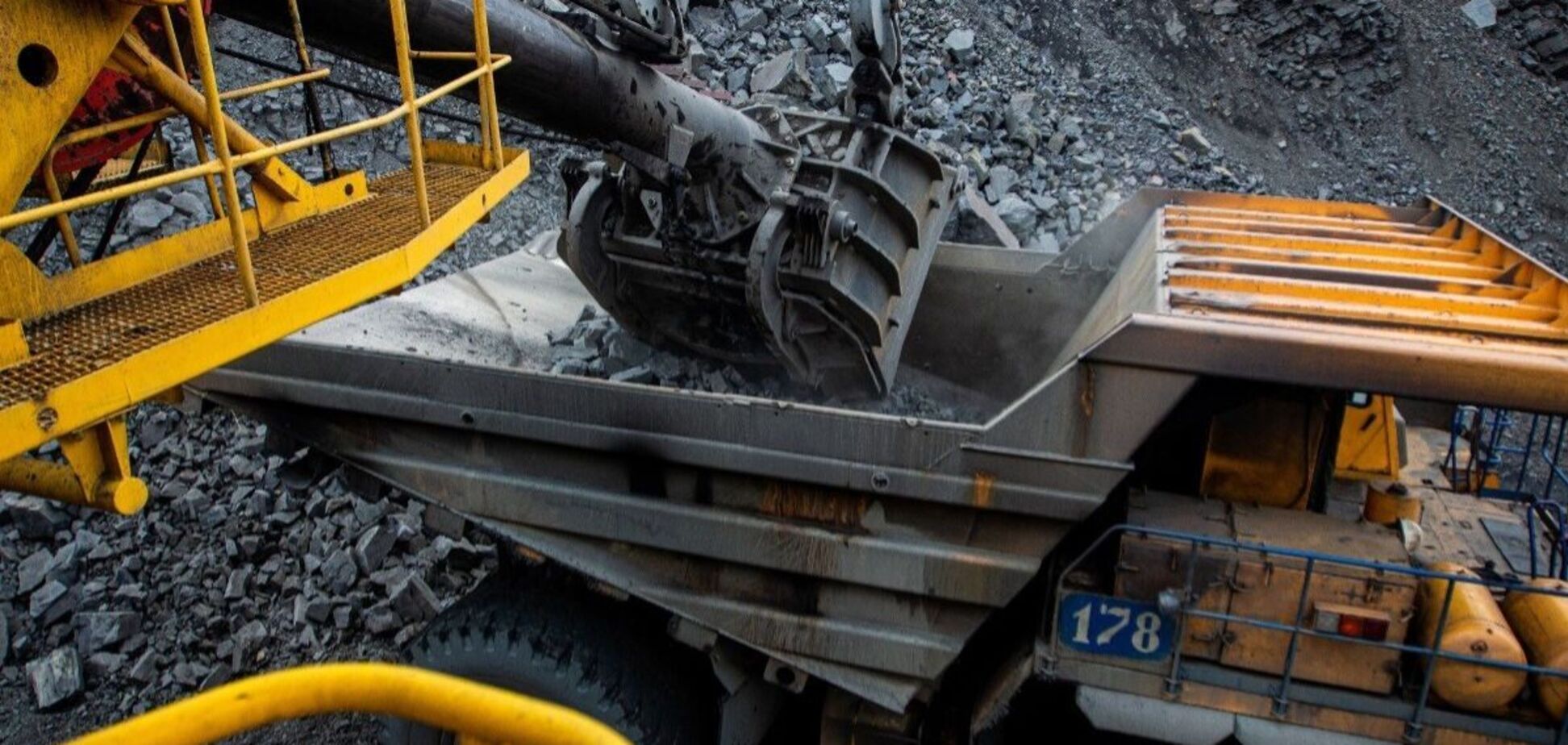 Україна різко скоротила експорт залізної руди: валютна виручка впала більш ніж на 50%