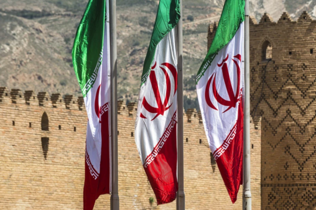 Закодоване повідомлення? У перший день атак США та Ізраїлю на Іран в ефірі з'явилось дивне 'послання'. Відео