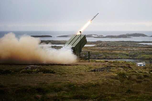 Украинские ЗРК NASAMS смогут получить дополнительный источник ракет: как такое возможно