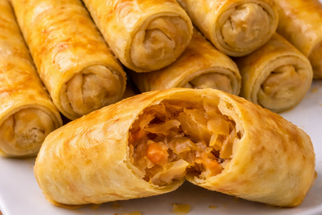 Замість пиріжків: ділимось рецептом апетитних пісних трубочок з капустою