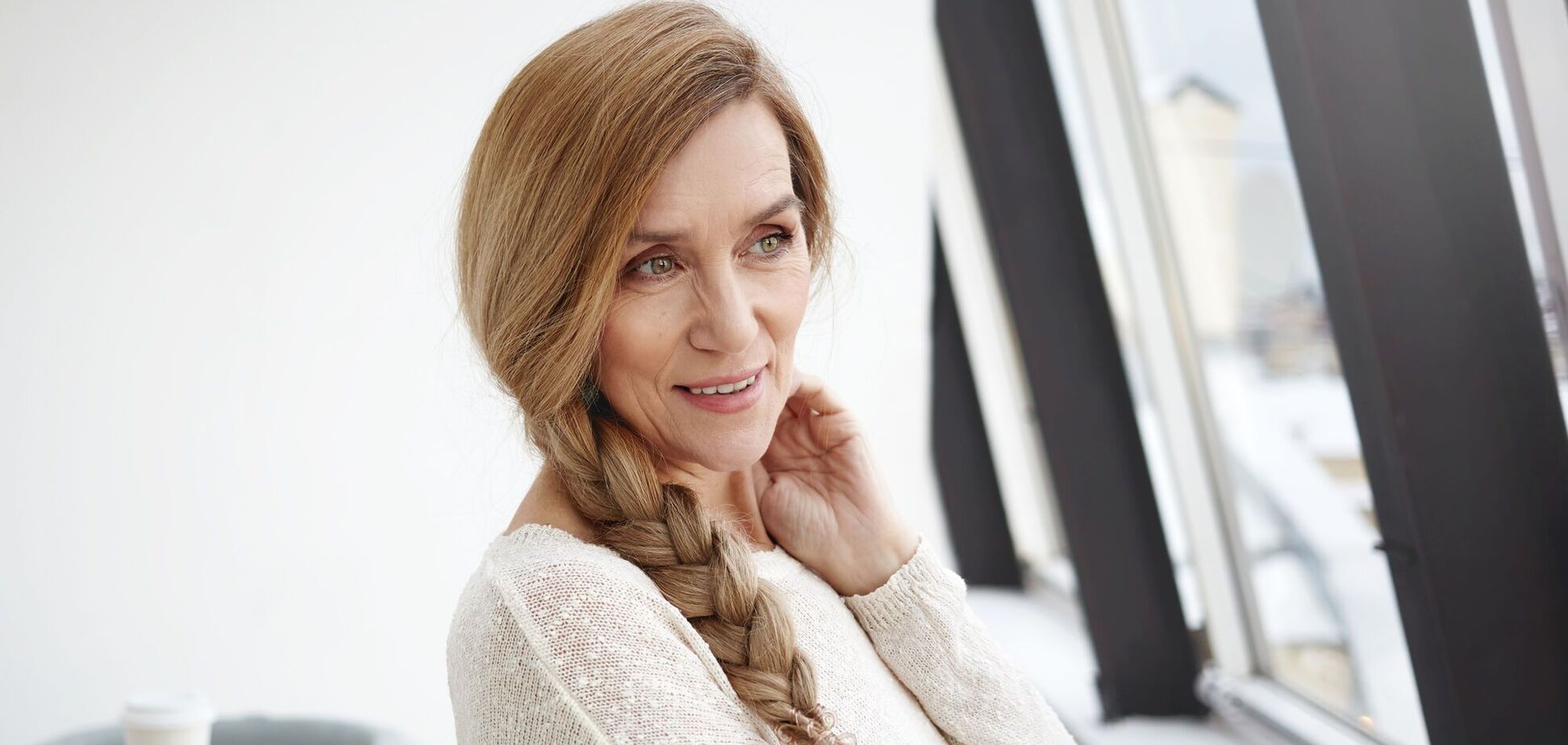 Як додати обʼєму тонкому волоссю після 40: найкращі зачіски