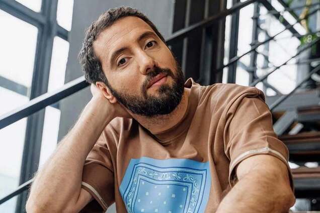 Брат у ЗСУ, а я на острові пʼю мохіто: комік з Одеси, який 12 років жив у Росії, здивував своєю позицією