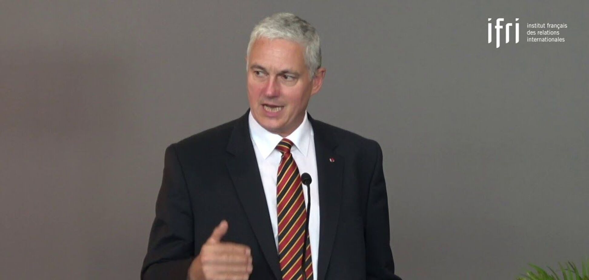 'Як танцювати на 'Титаніку' після зіткнення з айсбергом': французький генерал-майор пояснив, чому НАТО не допомагає Трампу з Іраном