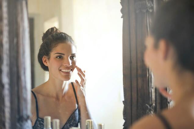 Як наносити тональний, щоб він не став сухим і не лущився: є кілька секретів