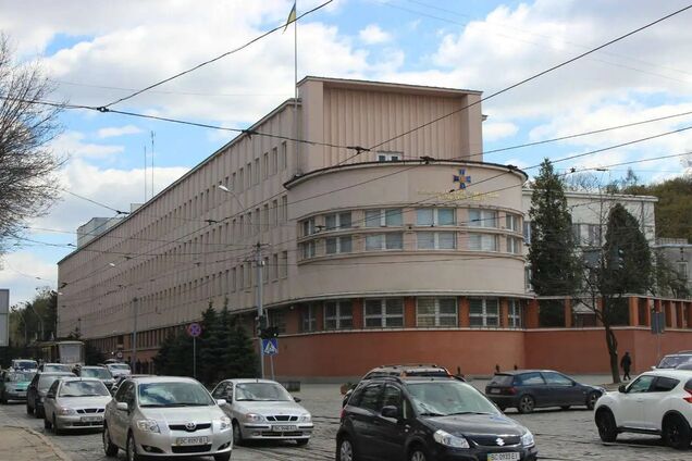 Ворожий дрон атакував Головне управління СБУ у Львівській області: є руйнування