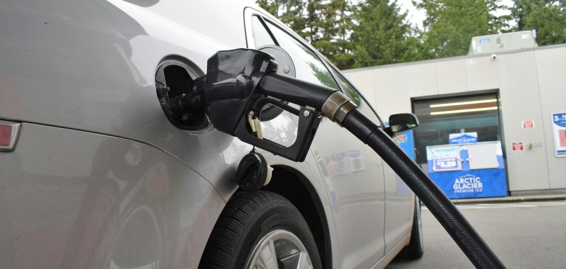 Иллюстрация - АЗС, бензин