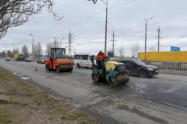 У Дніпрі після зими вже оновили понад 10 тисяч квадратних метрів доріг