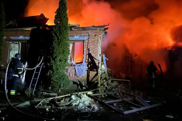 Оккупанты атаковали Золочев на Харьковщине: разрушен жилой дом, пострадали пять человек. Фото