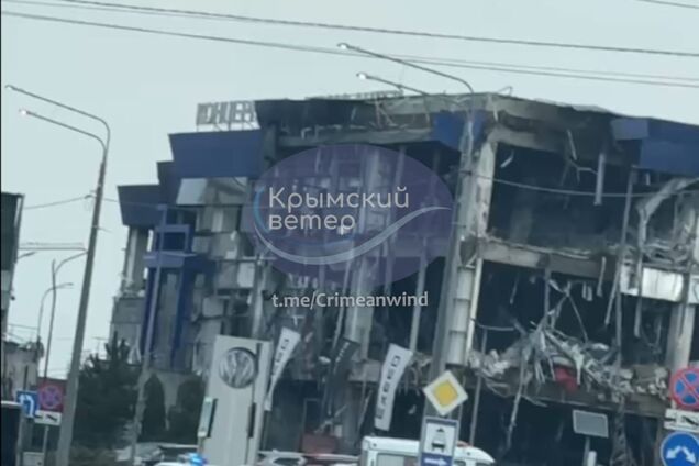 Дрони рознесли вщент будівлю військового концерну: з'явились дані про наслідки серії вибухів  в Севастополі. Фото і відео