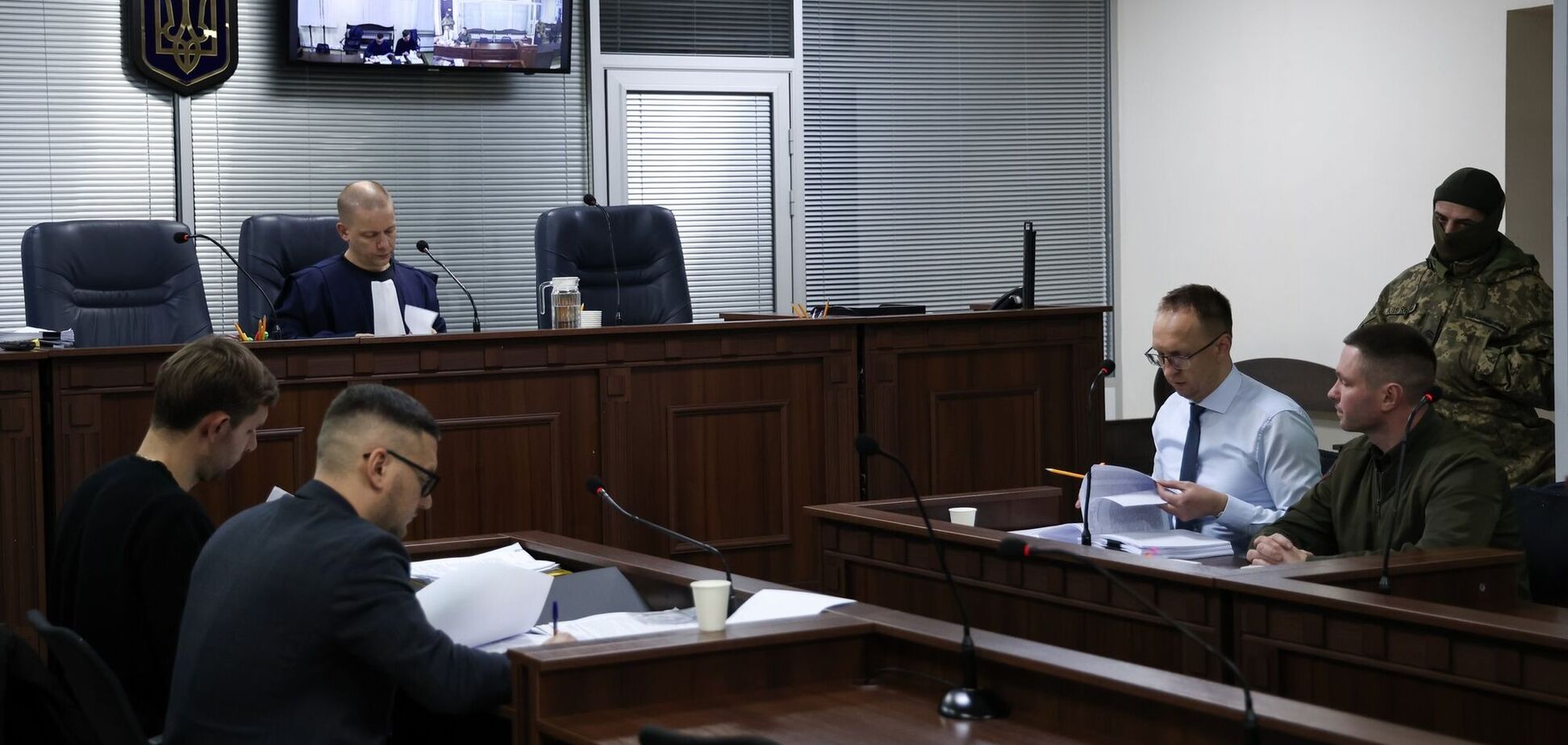 Взятки и давление на бизнес: какие меры пресечения суд избрал чиновникам СБУ и посреднику