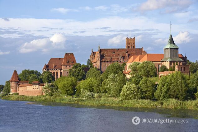 Найбільший замок світу займає 21 га: де розташований