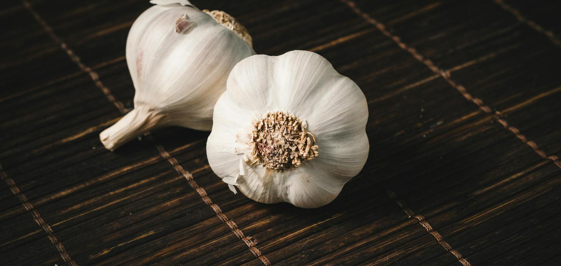 Чем подкормить озимый чеснок: головки будут размером с кулак