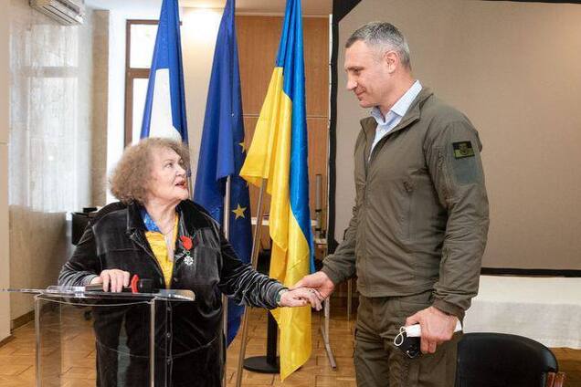 'Вы вдохновляете украинцев бороться за свою свободу': Кличко поздравил Лину Костенко с 96-летием