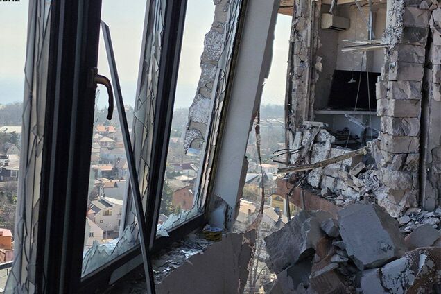 'Впала стеля, вилетіли двері': мешканці Одеси розповіли про російську атаку і масштаб руйнувань. Фото і відео