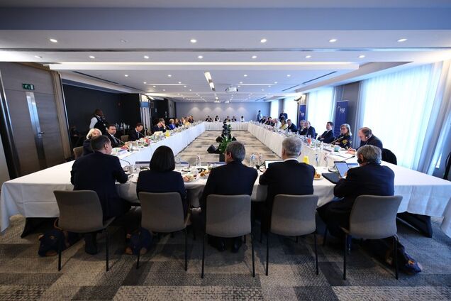 Саммит лидеров ЕНП в итоговом заявлении учел предложения Порошенко по Украине